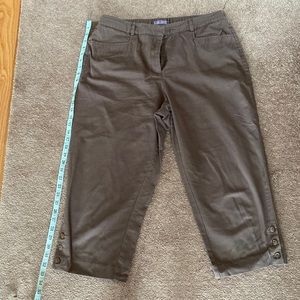 Laura Scott ladies capris.